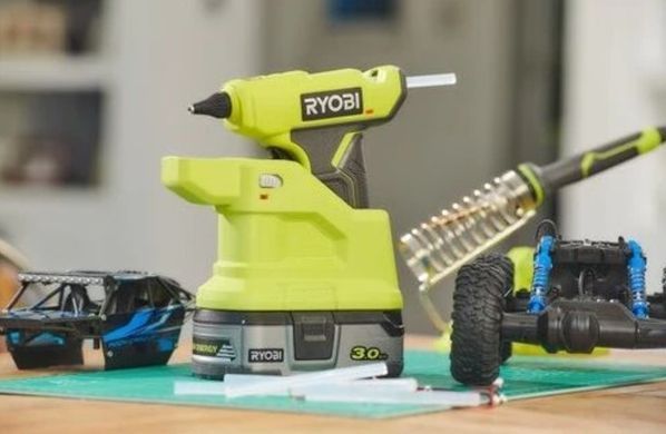 Пістолет термоклеєвий акумуляторний 18В ONE+, Ryobi. RGLM18-0 (5133005001)