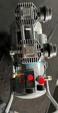 Безмасляний поршневий компресор Mast MOF1390/1100-30L 30 л, 175 л/хв, 8 Бар