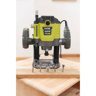 Фрезер электрический 1600Вт, 10000&ndash;26000об/мин, Ryobi. RRT1600-K (5133004796)
