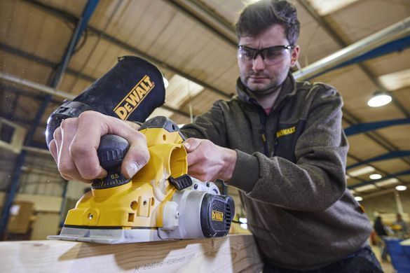 Рубанок Dewalt D26500