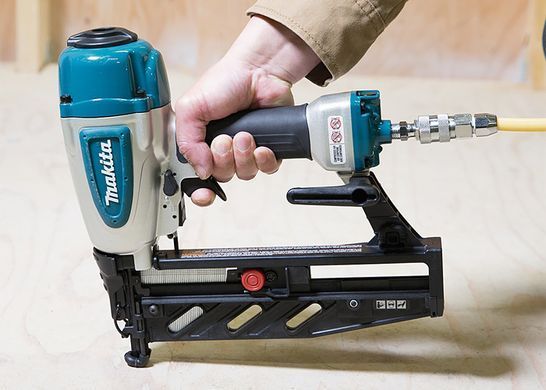 Цвяхозабивний пневматичний пістолет Makita AF601, 16GA, цвяхи 25&ndash;64 мм