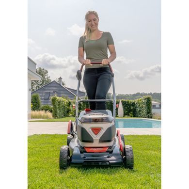 Аккумуляторная газонокосилка 42.2 Li Comfort (с аккумулятором и зарядным устройством)