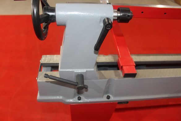 Токарний верстат для обробки та заточки заготовок Holzmann VD 1100N