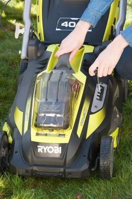 Аккумуляторная газонокосилка 36В, 41см, зарядное и батарея 4Ач, Ryobi RLM36X41H40 (5133002806)