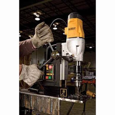 Сверлильный станок на магнитной основе Dewalt DWE1622K