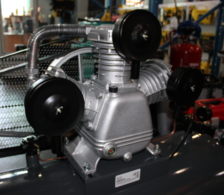 Поршневой воздушный компрессор 220 л GTM KC3090-220L ременной