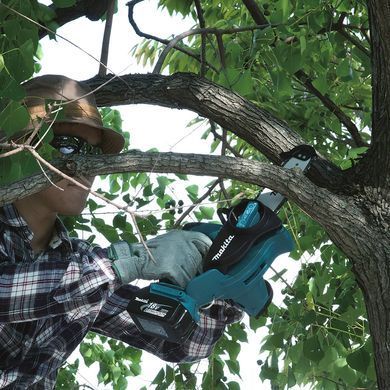 Аккумуляторная цепная пила Makita DUC122Z 18V, шина 115 мм, 5 м/с