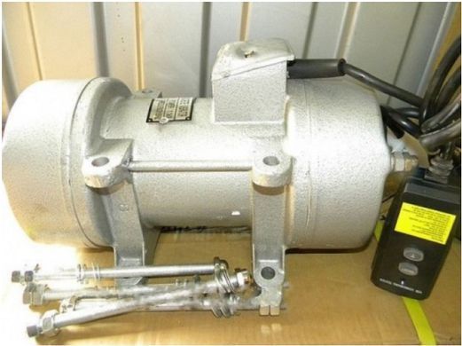 Вібратор майданчиковий HONKER ZW-2.5 &mdash; 0.25 кВт, 220 В