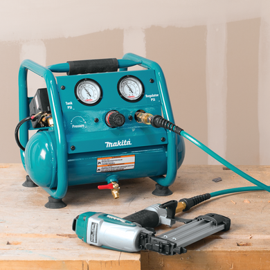 Акумуляторний компресор Makita AC001GZ 40 В XGT, 9.3 бар, 34 л/хв