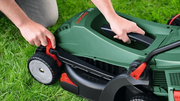 Газонокосилка электрическая Bosch UniversalRotak 34-405