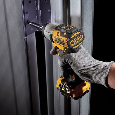 Набір з двох акумуляторних безщіткових інструментів DeWALT DCK2110L2T