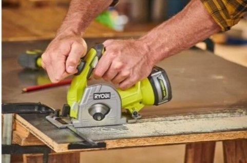 Аккумуляторная дисковая пила 18В ONE+, 85мм, 15мм, 4250 об/мин, Ryobi R18MMS-0