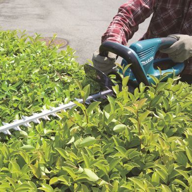 Кущоріз мережевий Makita UH5570, 550 Вт, ніж 550 мм, різ гілок до 27 мм