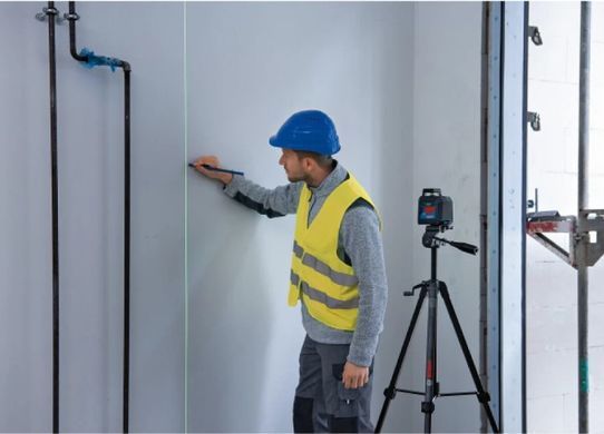Лазерний нівелір Bosch Professional GLL 2-20 G зі штативом BT 150
