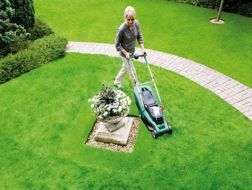 Аккумуляторная газонокосилка Bosch Rotak 37Li