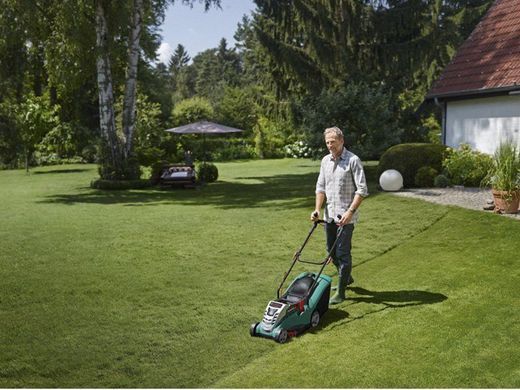 Аккумуляторная газонокосилка Bosch Rotak 37Li