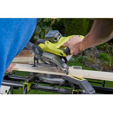 Торцовочная пила аккумуляторная 18В ONE+ 216 мм 3200об/мин с протяжкой Ryobi R18MS216-0 5133003597