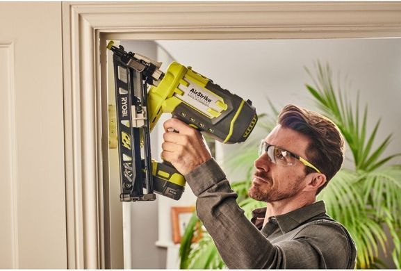 Акумуляторний гвоздезабивач Ryobi R15GN18-0 ONE+ 18В, 15G, 24&ndash;64 мм