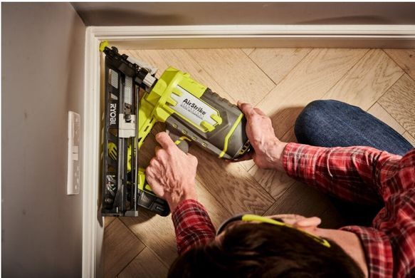 Акумуляторний гвоздезабивач Ryobi R15GN18-0 ONE+ 18В, 15G, 24&ndash;64 мм