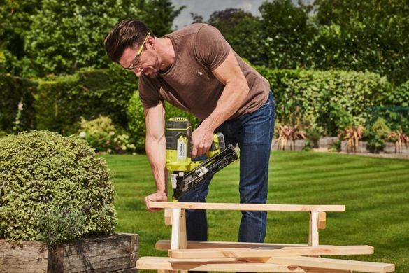 Акумуляторний гвоздезабивач Ryobi R15GN18-0 ONE+ 18В, 15G, 24&ndash;64 мм