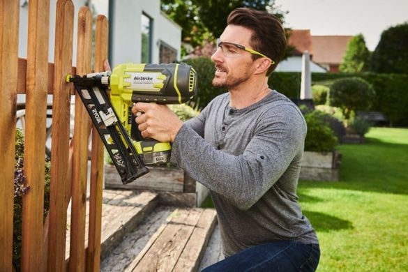 Акумуляторний гвоздезабивач Ryobi R15GN18-0 ONE+ 18В, 15G, 24&ndash;64 мм