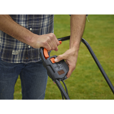 Электрическая газонокосилка Black&Decker BEMW451
