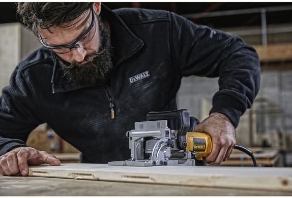 Фрезер ламельный DeWALT DW682K