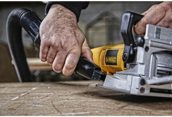 Фрезер ламельный DeWALT DW682K