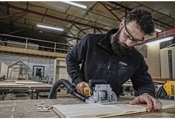 Фрезер ламельный DeWALT DW682K