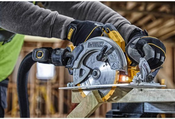 Дисковая пила аккумуляторная DeWALT DCS570N