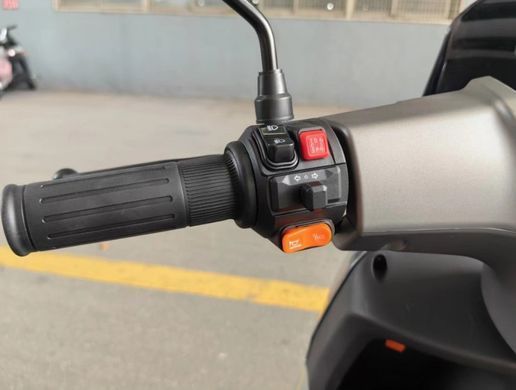 Електроскутер GTM C-EV 1200W 72V 20Ah, запас ходу 60 км, швидкість 50 км/год