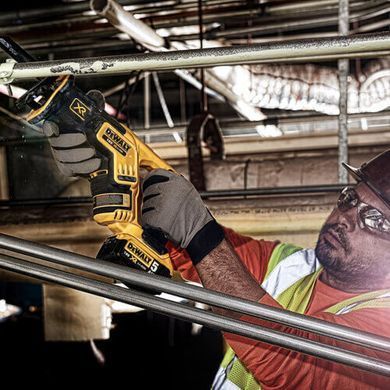 Акумуляторна сабельна пила DeWALT DCS367P2