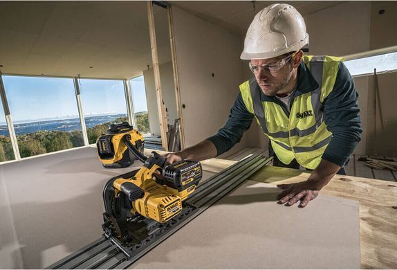 Аккумуляторная пила погружная DeWALT DCS520NT