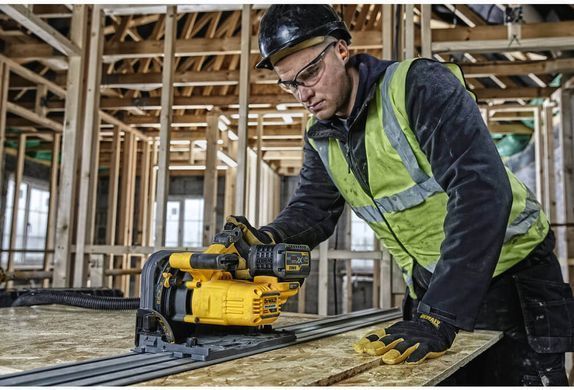 Аккумуляторная пила погружная DeWALT DCS520NT
