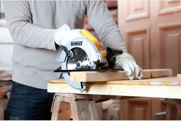 Циркулярная пила Dewalt DWE560