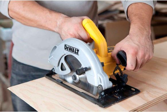 Циркулярная пила Dewalt DWE560