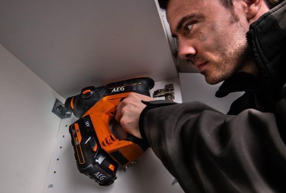 Аккумуляторный перфоратор AEG BBH18C-0 18В, 1.5 Дж, SDS-plus