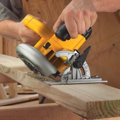 Циркулярная пила Dewalt DWE575K