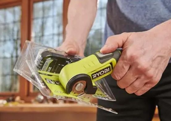 Універсальні акумуляторні ножиці 4В USB, по шкірі та ковроліну, Ryobi. RCT4-120G