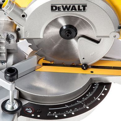 Торцовочная пила Dewalt DWS777