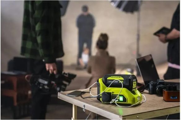 Инвертор напряжения аккумуляторный 18В ONE+, 300Вт, Ryobi. RY36BI300A-0 (5133004893)