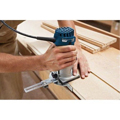Фрезер Bosch GKF 600 + набор принадлежностей