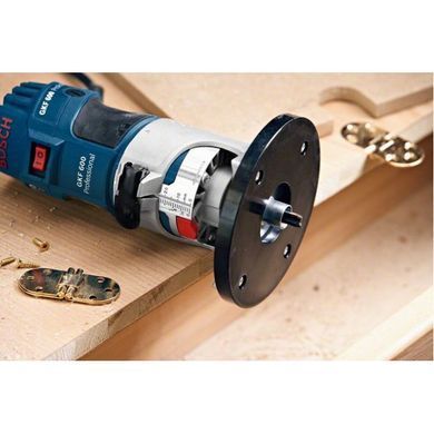 Фрезер Bosch GKF 600 + набор принадлежностей