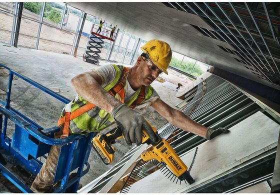Акумуляторний ударний гайковерт Dewalt DCF620D2K