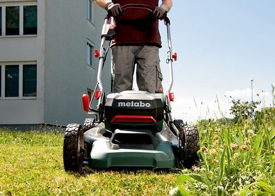 Аккумуляторная газонокосилка Metabo RM 36-18 LTX BL 46